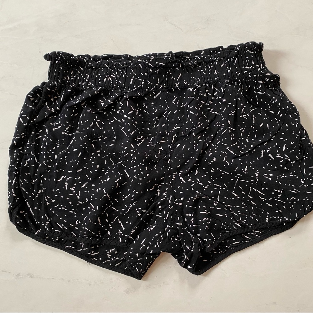 Urban Outfitters - silence + noise - Black/white shorts - Size Large